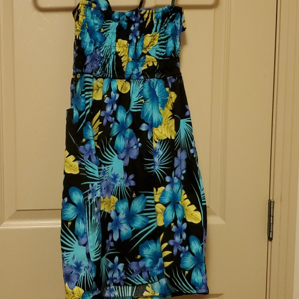 Dress - Picture 2 of 3
